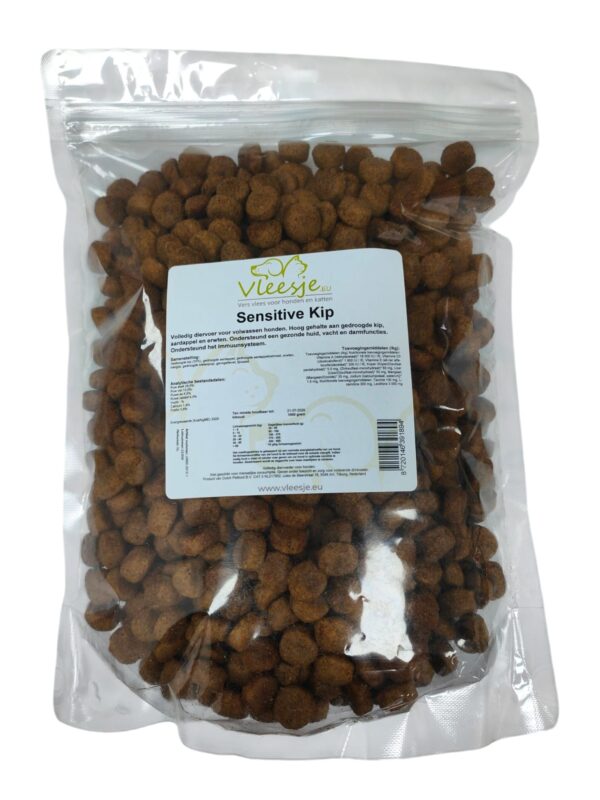 65e50ff36c0f41dd5565627b09576b5c Vleesje krokante brok Sensitive Kip 1 of 15 kilo