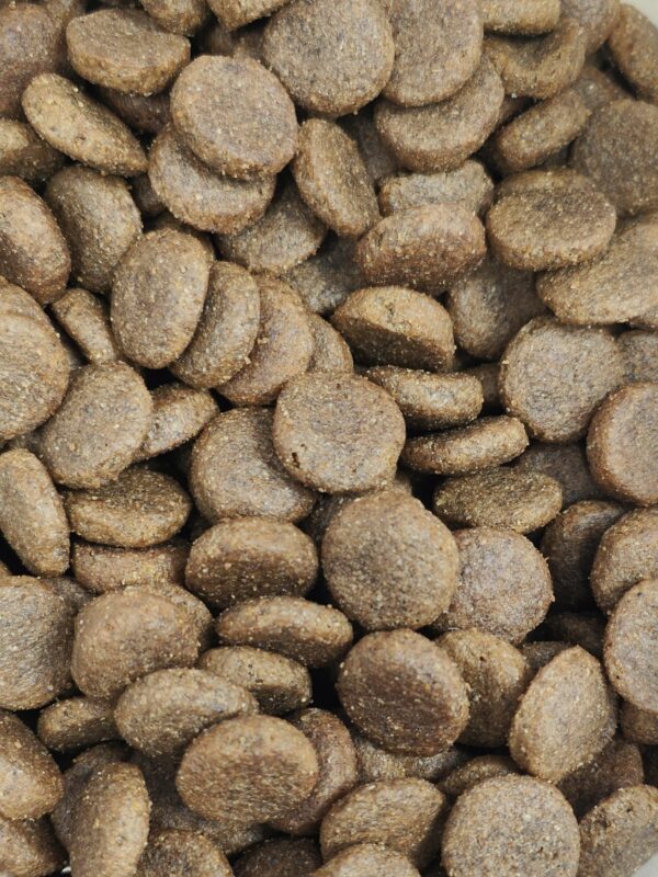 b01ecc1a7c69ccad369a7bf8dd20fc93 Vleesje krokante brok Sensitive Lam 1 of 15 kilo