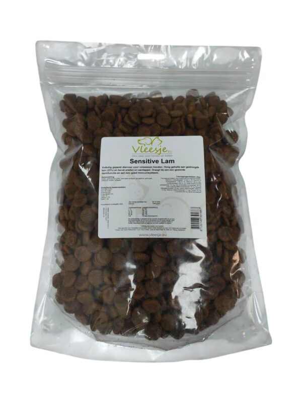 bdbbf97ad0e0dd21a9351bc6dcab2006 Vleesje krokante brok Sensitive Lam 1 of 15 kilo