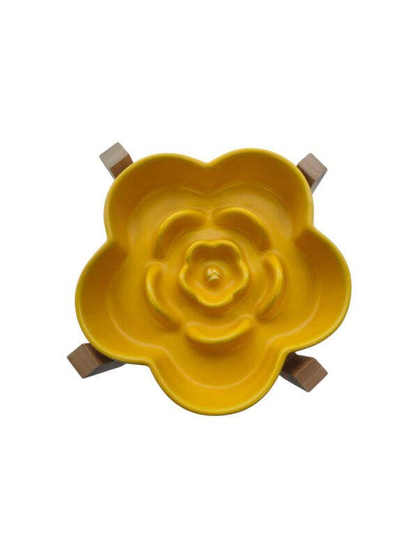 36d28febac6db15035472c10eb89b7ea Keramische slowfeeder bloem Geel op poot (hond tot 50 kilo)