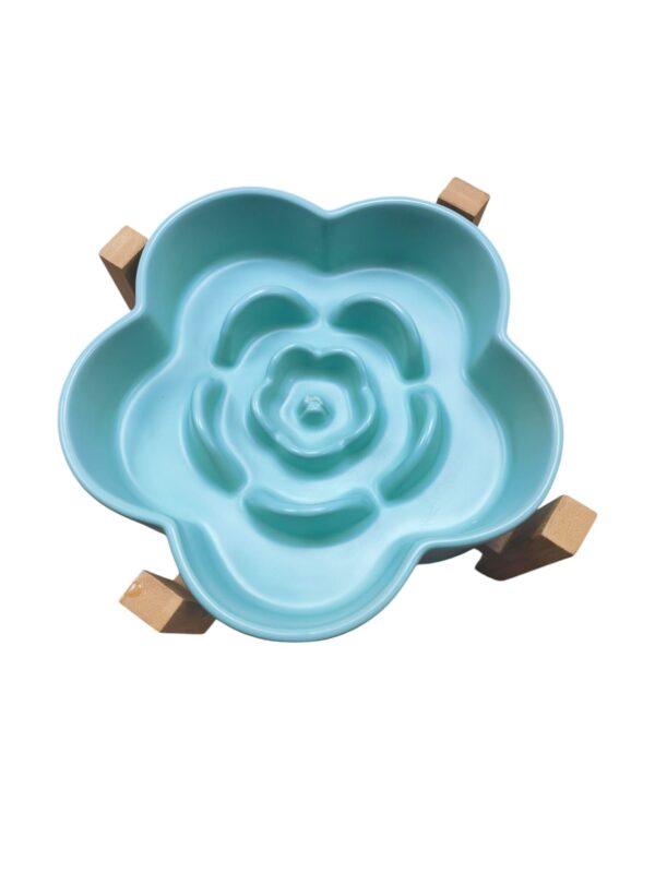 db142a3c9abeb418826a29f67a34bd1e Keramische slowfeeder bloem Blauw op poot (hond tot 50 kilo)